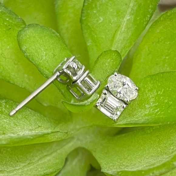 Oval and Emerald Cut Natural Diamond Stud Earring. Gift for her, for anniversary - Picture 4 of 5